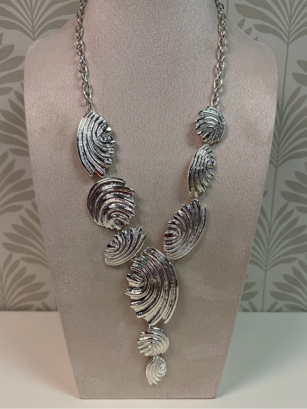 NWT Chico’s Bright Silver Shell Statement Necklace